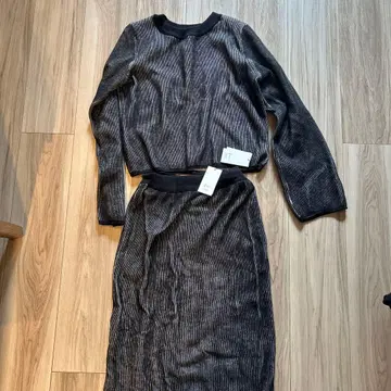 스트라이프 디자인 셋업 블랙 계열