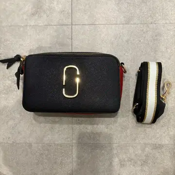 마크 제이콥스 숄더백 블랙과 빨간색
