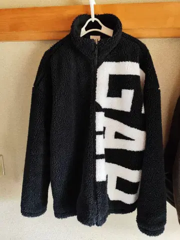 GAP 플리스 자켓 L 사이즈 블랙 화이트