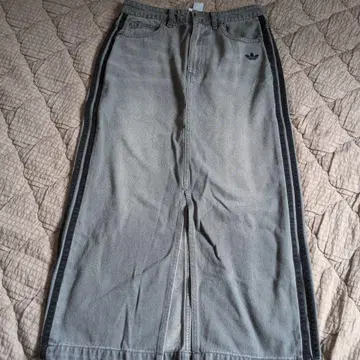 아디다스 쓰리 스트라이프 데님 펜슬 스커트