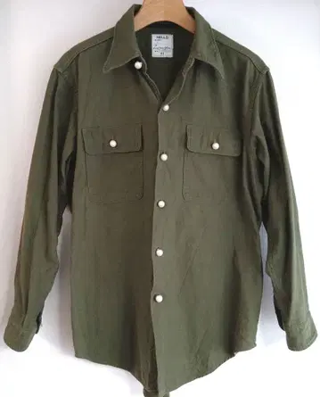 MADISONBLUE 햄프턴 펄 버튼 셔츠