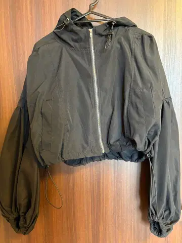 INGNI 후드 부착 블랙 크롭 자켓