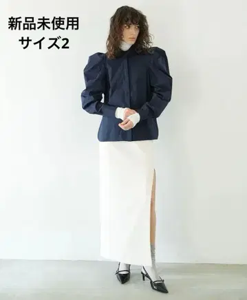 클라네 TUCK SHOULDER SHIRT