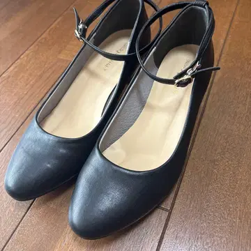 블랙 스트랩 펌프스