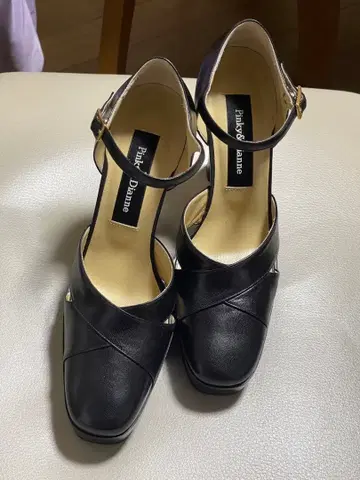 핑키&다이앤 스트랩 하이힐 펌프스(블랙) 사이즈 35 표기