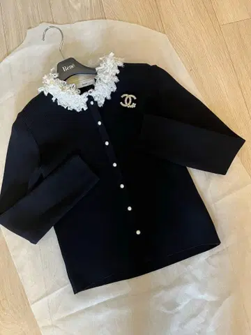 르네 2024년 자수 옷깃 가디건 느와르 x 화이트 34 새상품급