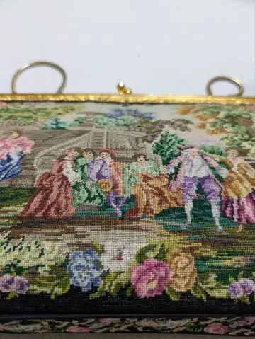 클래식 꽃무늬 자수 핸드백