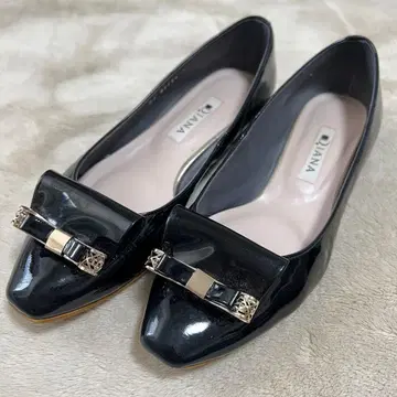 DIANA 리본 포함 블랙 플랫 펌프스 에나멜 22.5cm