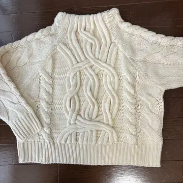 디자인 케이블 보틀넥 니트 화이트 부기우기