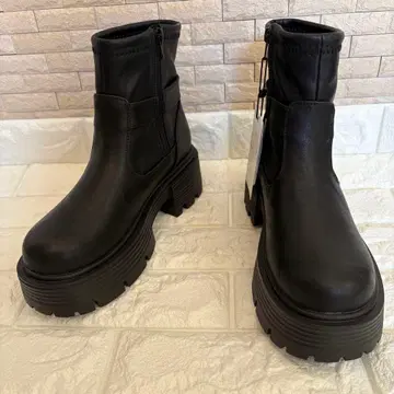 미사용 새상품 Lovetoxic 부츠 M (23~23.5)