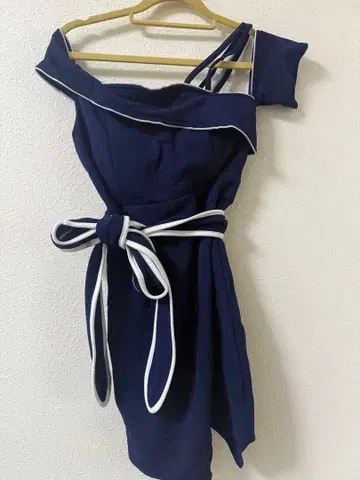 오프숄더 캬바쿠라 드레스 [미사용 새상품]