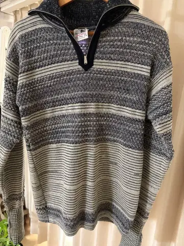 라트비아제 S.N.S. Herning 하프 지퍼 니트