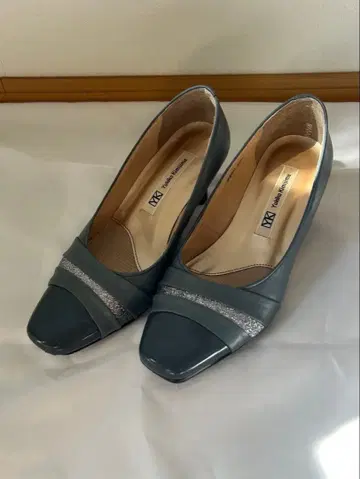 유키코 키지마 스퀘어토 펌프스