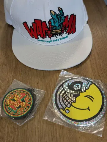 WANIMA 화이트 캡과 굿즈 세트
