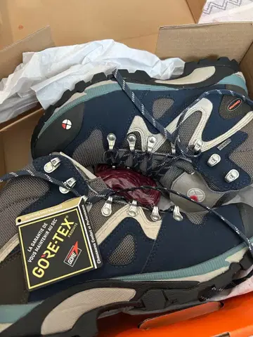 GORE-TEX 등산화 네이비/그레이