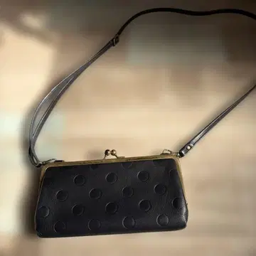 도트 무늬 블랙 가죽 장지갑