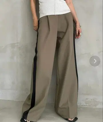 AIC./사이드 라인 슬랙스 팬츠 브라운