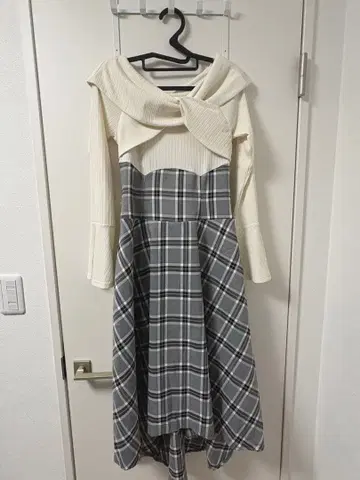 dazzlin 트위스트 크로스 도킹 원피스 S 더즐린