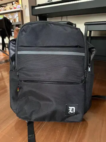 심플한 블랙 백팩