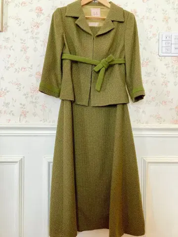 시빌라 올리브 그린 원피스 수트