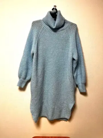 로데오 크라운 블루 터틀넥 니트 원피스