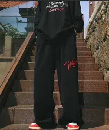 스트릿 로고 블랙 와이드 팬츠