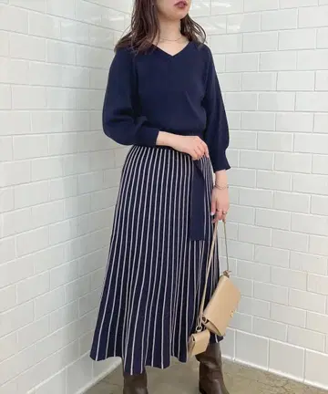 내추럴 쿠튀르 배색 니트 플리츠 원피스