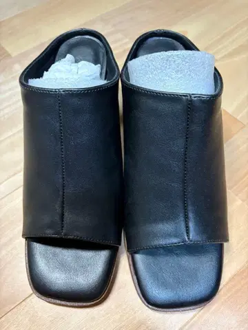 새상품 미사용 블랙 오픈토 샌들 중간 힐