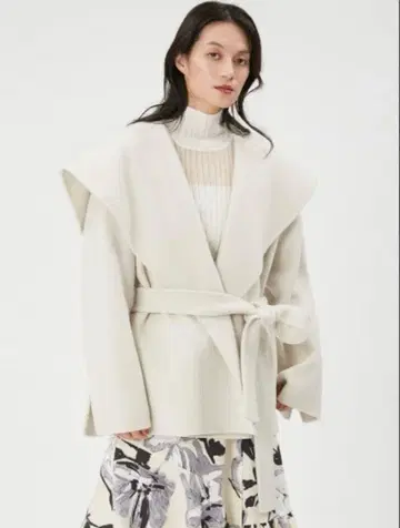 FRAY I.D 숄카라 숏 리버코트 화이트