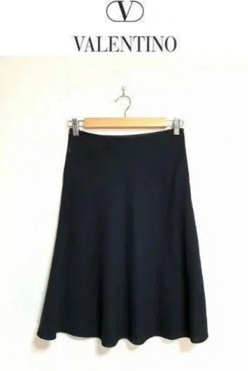 가격 인하 새상품급 발렌티노 퍼스트 라인 스커트 오른쪽 뒷 슬릿 세련됨