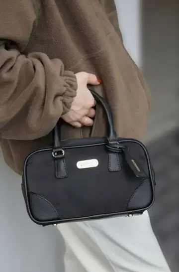 OUTDOOR PRODUCTS x SLOBE 별주 스퀘어 숄더백