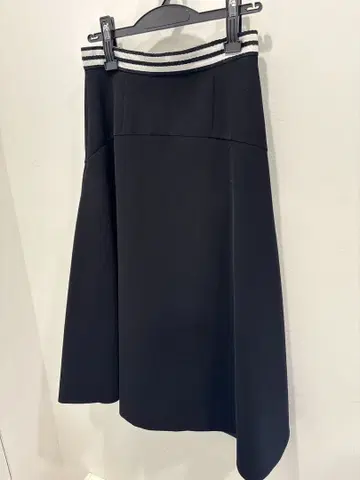 플레어 스커트 블랙 스트라이프 허리