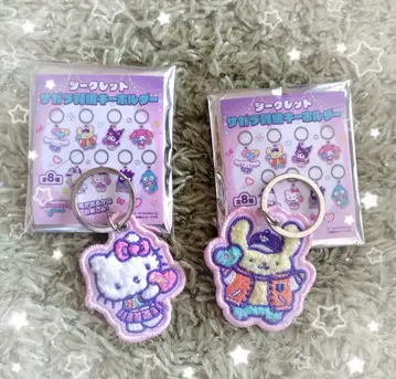 Dream!ng Park 사가 자수 키링 키티, 폼폼푸딩