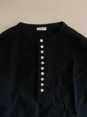 ORCIVAL 오르치발 마린 버튼 롱 T 블랙 / 헨리넥 T