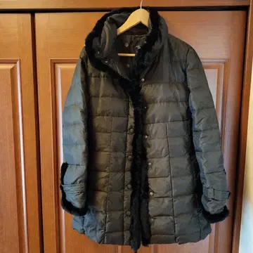 MAX마라 퍼 달린 블랙 다운 자켓