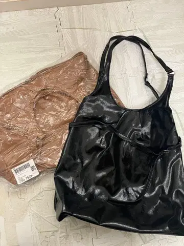 카스타네 벨트 포함 가죽 토트백