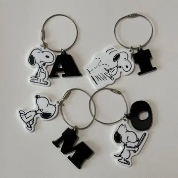 스누피 뮤지엄 알파벳 키링 4개 세트
