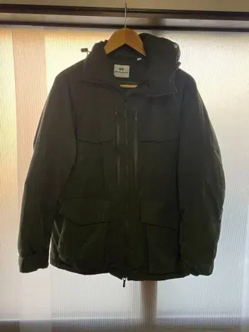 유니클로 화이트 마운티니어링 하이브리드 다운 오버사이즈 파카 S