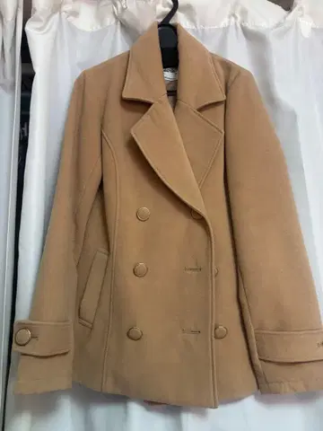 베이지 퍼(fur) 장식 피코트