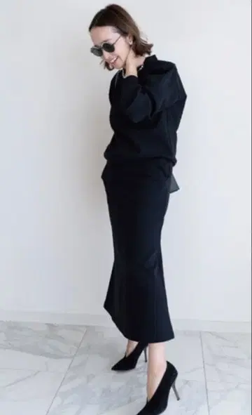 [ 미사용 새상품 ] 신 도쿄 오키나 아키 씨 콜라보 맨투맨 네이비