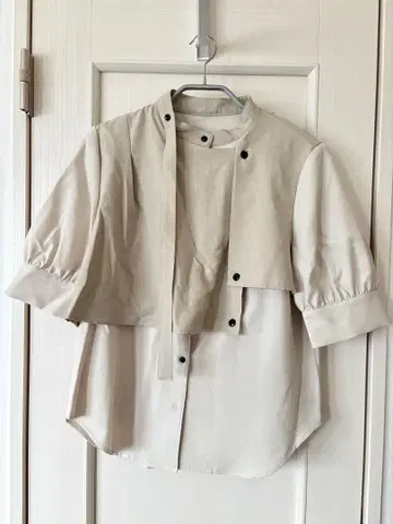 UNITED TOKYO 베이지 반팔 블라우스