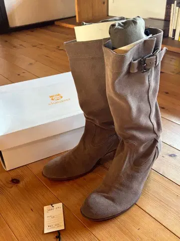 chausser 쇼세 스웨이드 부츠 미사용품 44,200엔 23.5cm