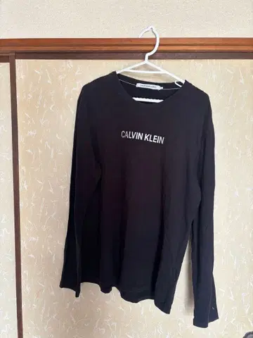 CALVIN KLEIN JEANS 블랙 긴팔 T셔츠 L