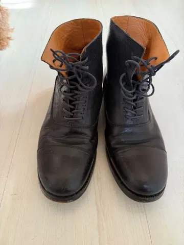 블랙 가죽 하이컷 부티