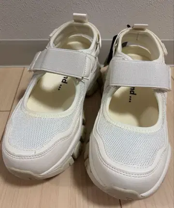 미사용품 니코앤드 벨트 메쉬 스니커즈 아이보리 S 사이즈