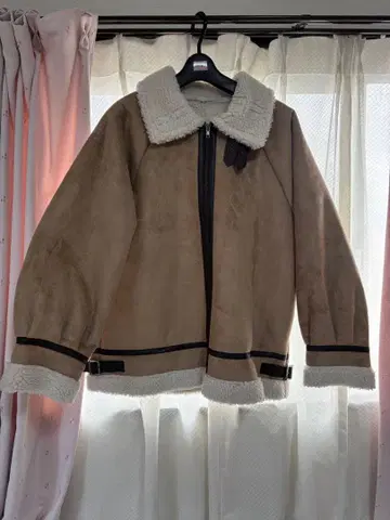 무스탕 베이지 자켓
