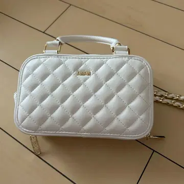 FURFUR 퀼팅 폰 홀더 화이트