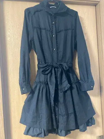 axes femme 블랙 프릴 긴팔 무릎 기장 원피스