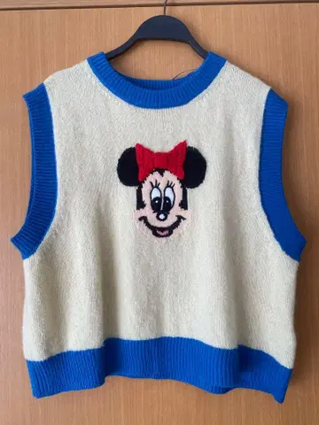 가격 인하 중! ZARA x Disney 미니 마우스 베스트 스웨터