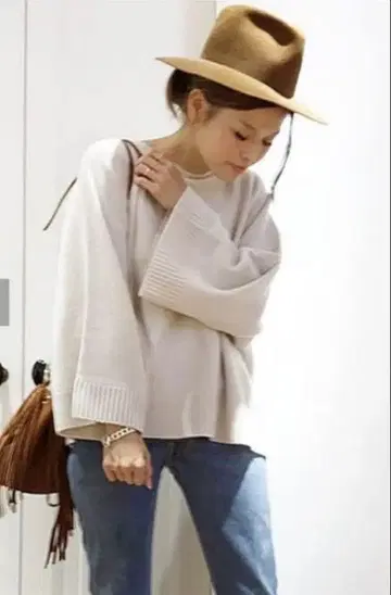 두즈엠클래스 보트넥 니트